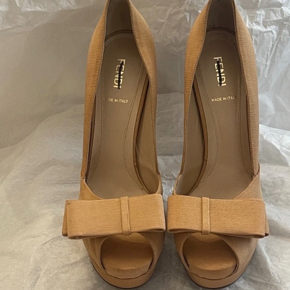 NEW! FENDI Peach Satin Bow Peep Toe Platform Heels Pumps 38.5 - Picture 1 of 16